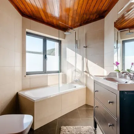 Blue House Феррейра-ду-Зезери