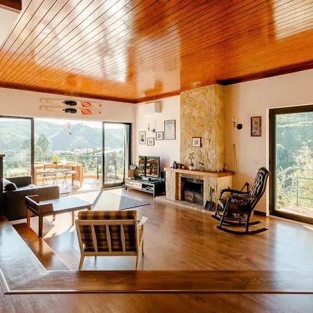 Blue House * Феррейра-ду-Зезери